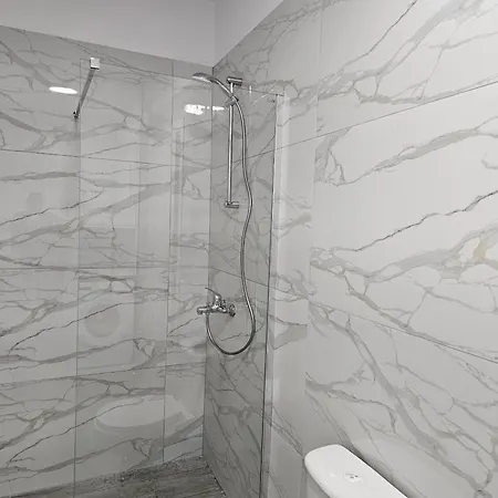 Janusz Apartemnt Apartment Sarande